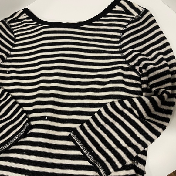 EXPRESS | BLACK AND WHITE STRIPED SEQUIN DRESS WITH 3/4 SLEEVES | SIZE S - Picture 4 of 8